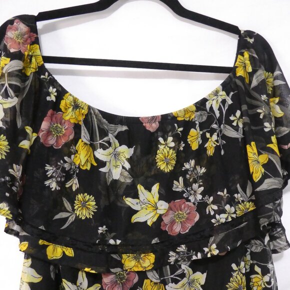 LOVE & LEGEND | 1X | Floral Print Blouse With Ruffled Sleeves - Picture 4 of 13